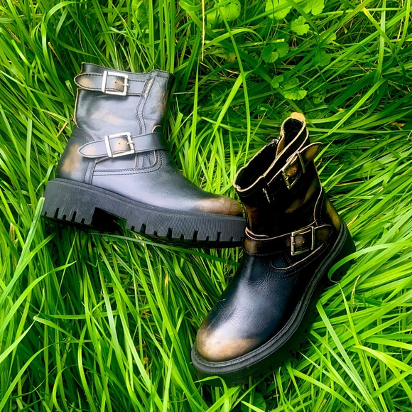 Steve Madden Excursion Black Distressed boots - Picture 1 of 7